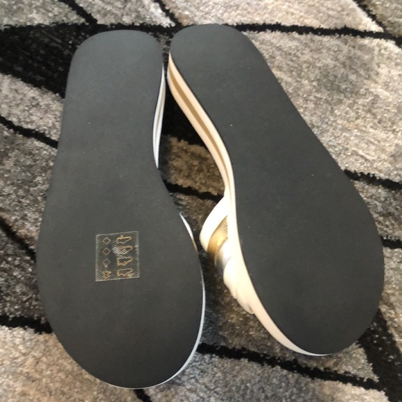 Michael Kors womens size 7.5M NWOT - Picture 8 of 9